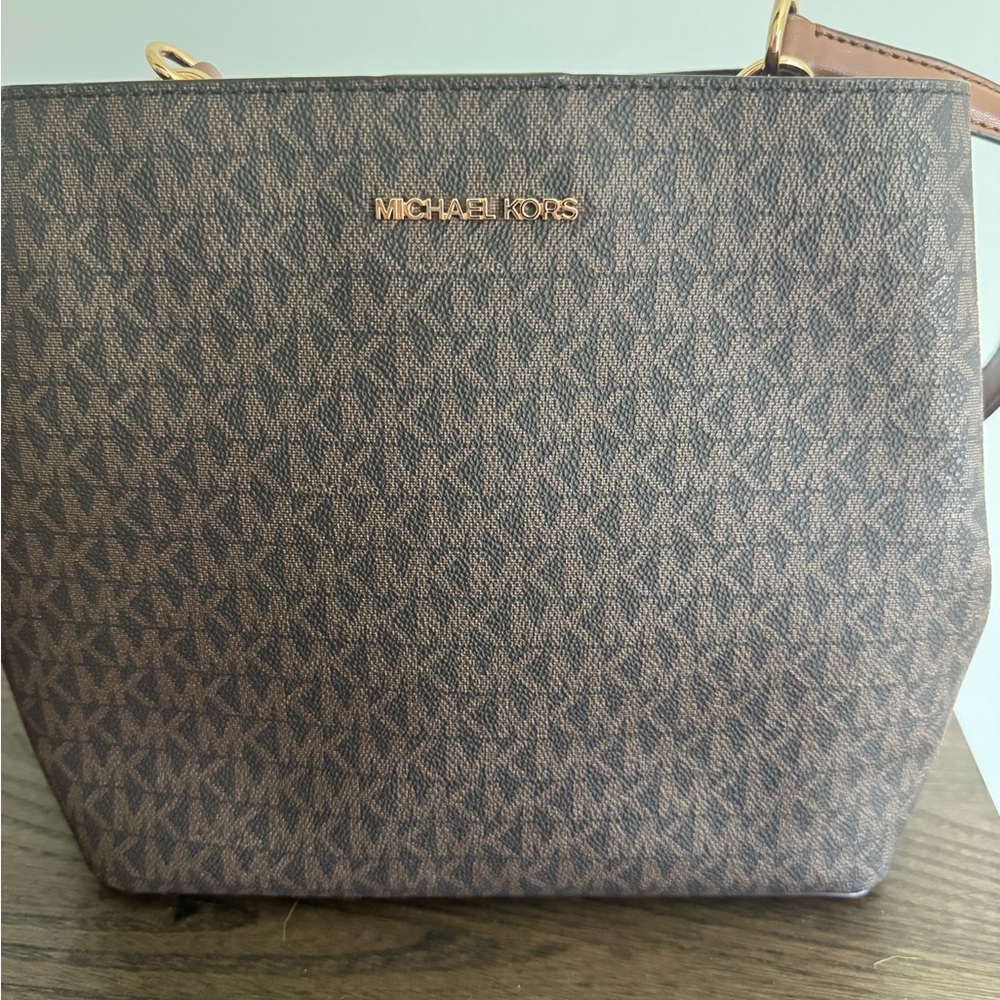 Michael Kors Pratt medium brown signature logo shoulder bag - Picture 9 of 12